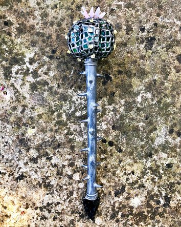 Lex Shute_Peyote's Arrow, 2026. Stained glass, Obsidian, Citron stone, lead, tin, 35x8x7.5cm