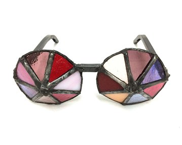 Lex Shute_Lyserg, Ocular Device, 2018. Stained glass, lead, 6.5x15x16.5cm_web